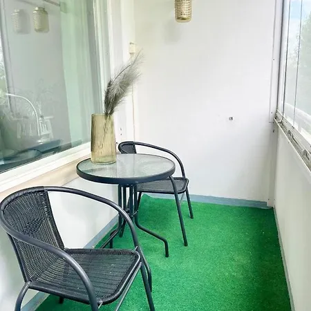 Woodpecker Avenue Family *